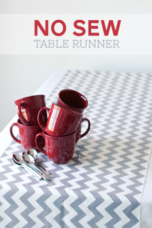 Tutorial for kid-friendly and no-sew Table Runner at PagingSupermom.com #centerpiece #tablerunner #partydecor