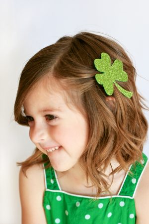 Easy Shamrock Hair Clip at PagingSupermom.com #shamrock #craft #stpatricksday