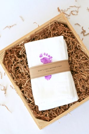 Mother's Day Gift Idea - Baby's Footprint Hand Towels withe free printable gift band from PagingSupermom.com #mothersday